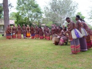 Abschiedsdarbietung der Frauengruppe von Rukararwe
